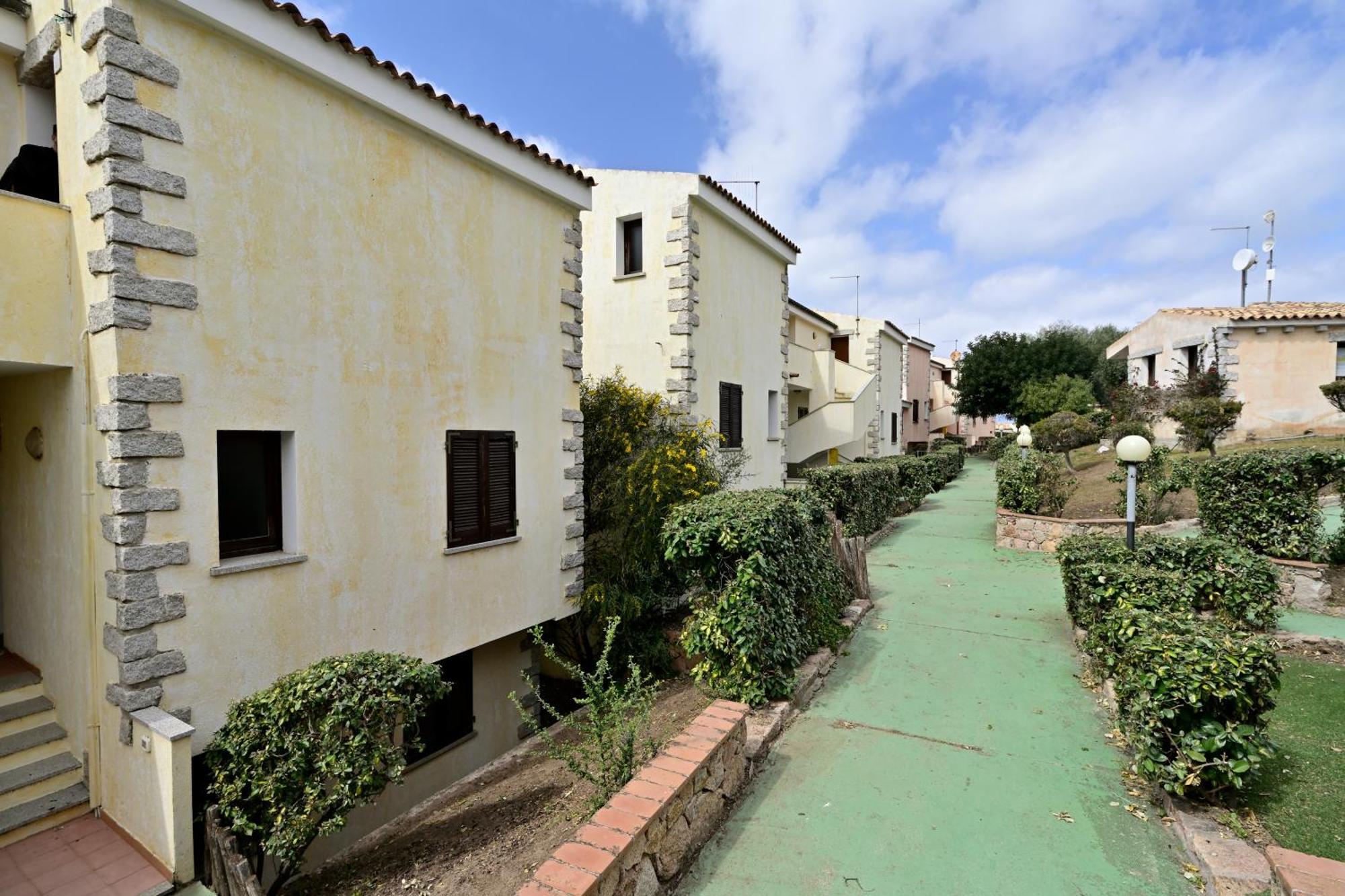 Il Borgo Di Badesi Aparthotel Εξωτερικό φωτογραφία